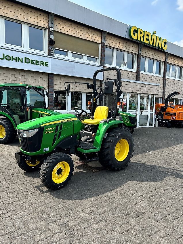 John Deere 3025E