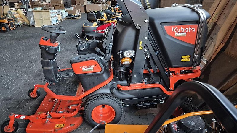 Kubota FC3-261 FRONTSAMMELMÄHER