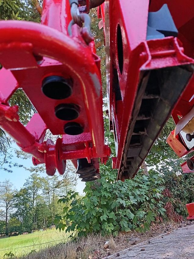 Rauch Rauch Aero 1112 Pneumatikstreuer 12 m Arbeitsbreite Kuhn Pnematikstreuer mit 16 Düsen alle 75 cm Pralleteller 16 Auslässe auf 12 m mit hydraulischer Klappung