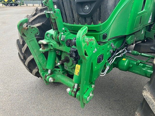 John Deere 6R 195