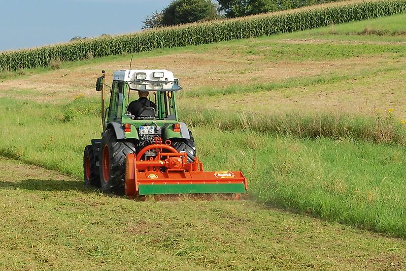 Humus SPG 155, SPG 180, SPG 200, SPG 220 Schlegelmulchgerät für alle Mulcharbeiten – für Traktoren bis 52 kW / 70 PS