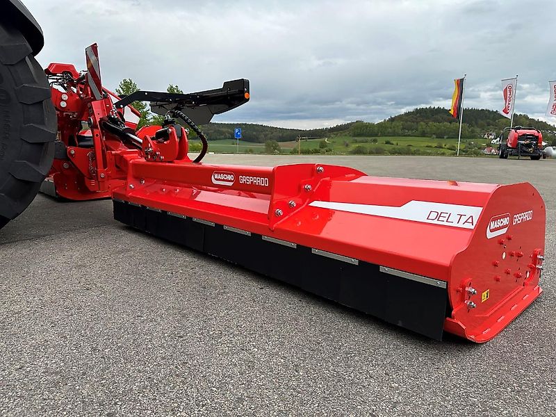 Maschio DELTA 830 Schmetterlingsmulcher mit Frontmulcher Bufalo 280