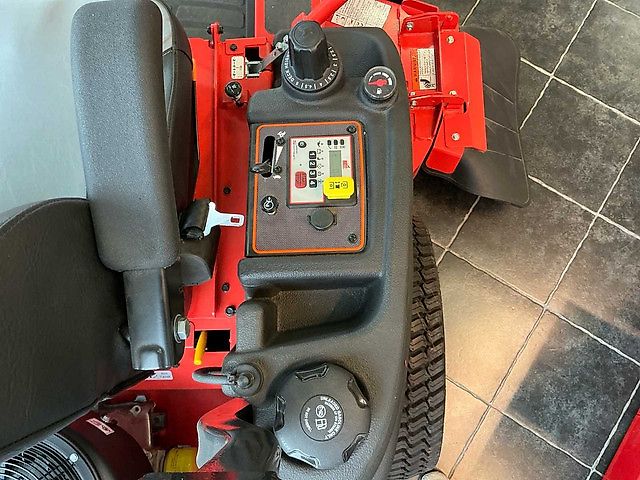 Kioti Zitmaaier/ Zero Turn Mower