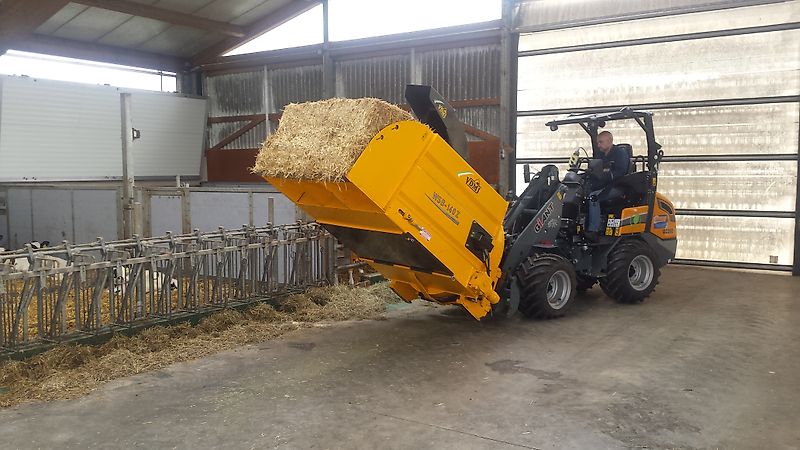 VDMJ WSB-140Z preiswerte Einstreumaschine mit Drehturm für Hoflader Radlader Rund- und Quaderballen