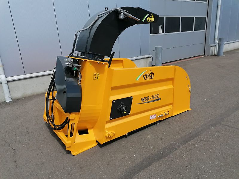VDMJ WSB-140Z preiswerte Einstreumaschine mit Drehturm für Hoflader Radlader Rund- und Quaderballen