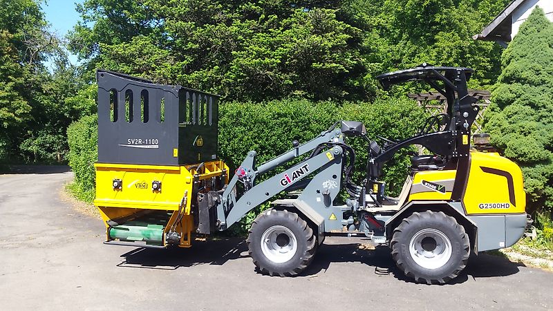 VDMJ Quaderballenverteiler Typ SV2R Einstreumaschine