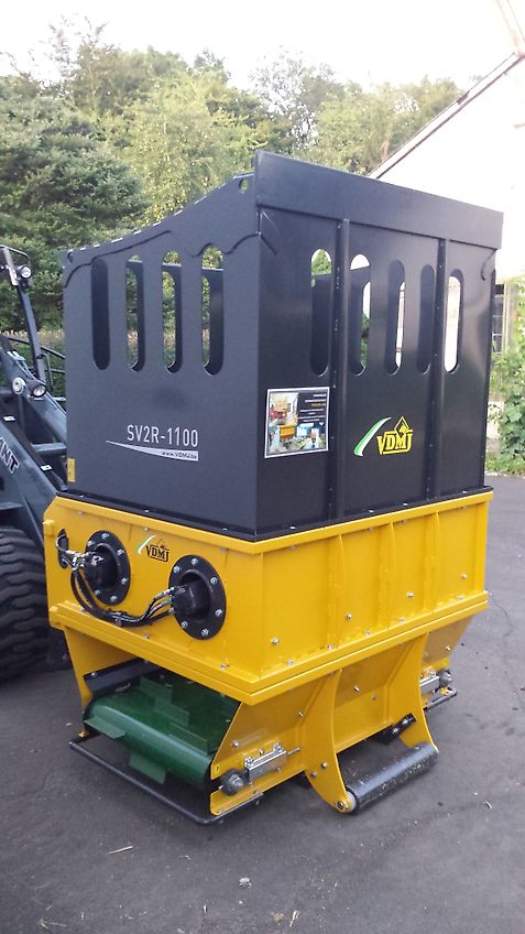 VDMJ Quaderballenverteiler Typ SV2R Einstreumaschine