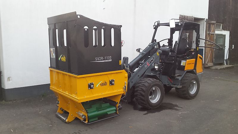 VDMJ Quaderballenverteiler Typ SV2R Einstreumaschine