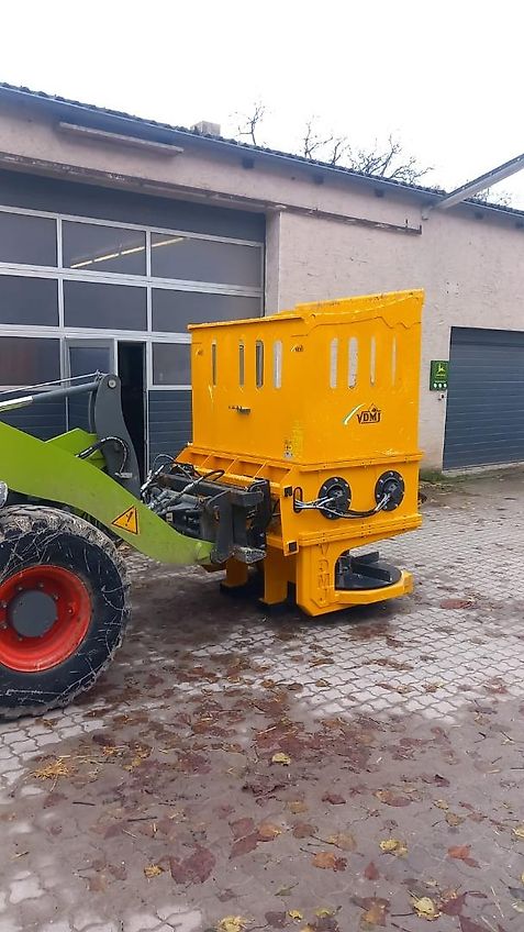 VDMJ Quaderballenverteiler Typ SV2R Einstreumaschine