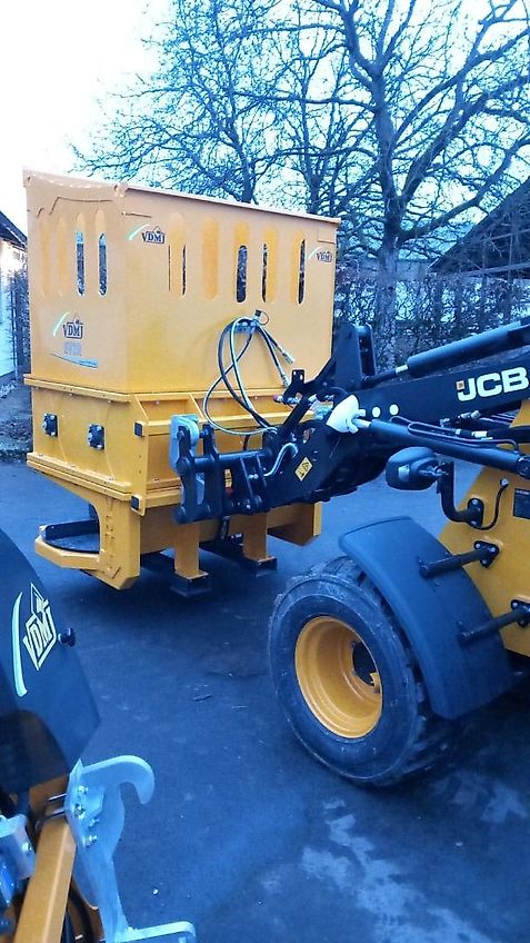 VDMJ Quaderballenverteiler Typ SV2R Einstreumaschine