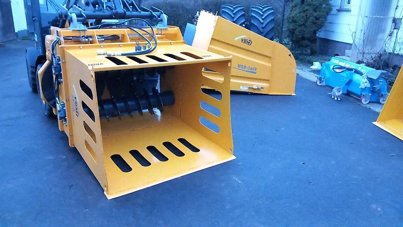VDMJ Quaderballenverteiler Typ SV2R Einstreumaschine