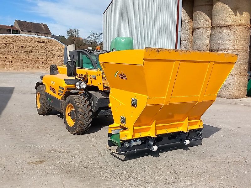 VDMJ CV2R-2000 Liegeboxen Einstreugerät / Mais - TMR Verteilschaufel / Kompostverteiler