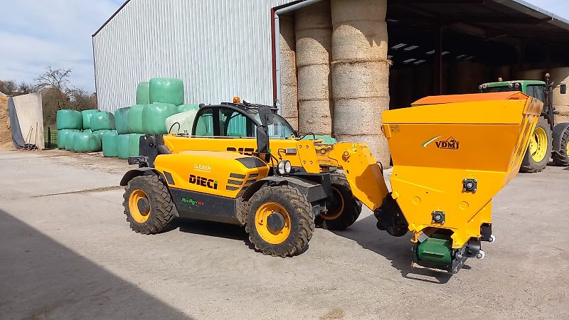 VDMJ CV2R-2000 Liegeboxen Einstreugerät / Mais - TMR Verteilschaufel / Kompostverteiler