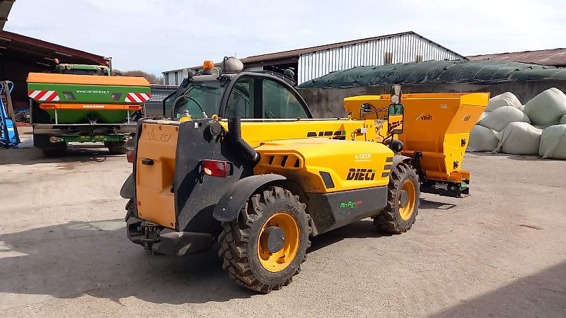 VDMJ CV2R-2000 Liegeboxen Einstreugerät / Mais - TMR Verteilschaufel / Kompostverteiler