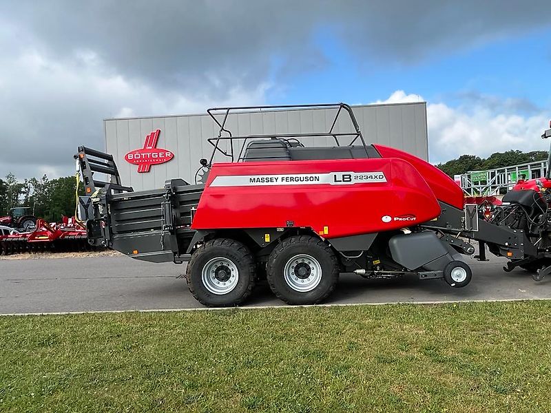 Massey Ferguson MF 2234 XDTC mit Schneidwerk "NEW"