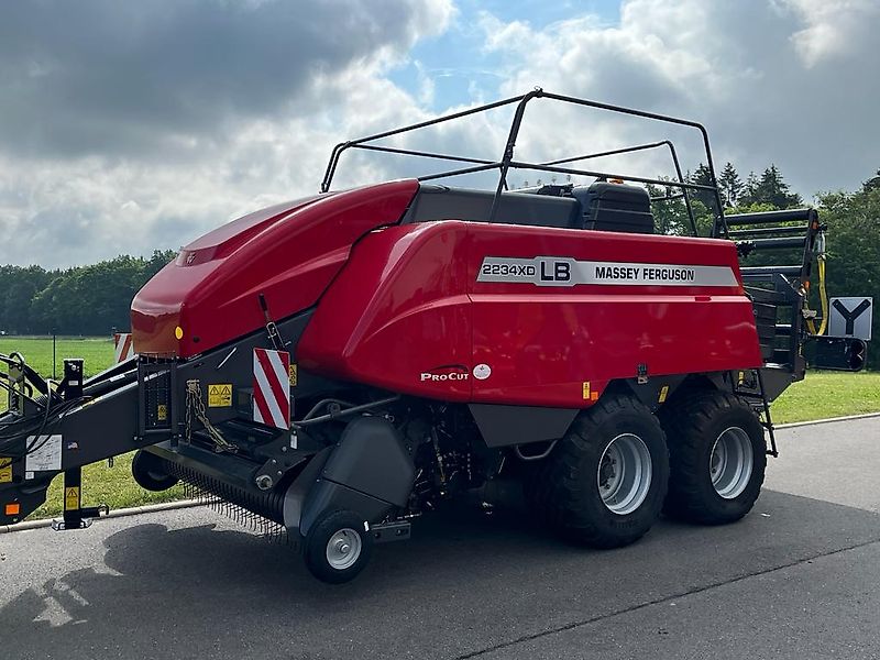 Massey Ferguson MF 2234 XDTC mit Schneidwerk "NEW"