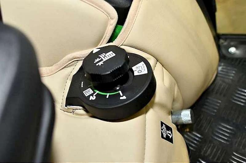 John Deere 2026R TRAKTOR