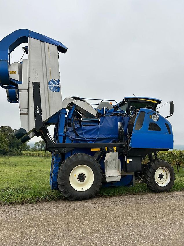 New Holland Braud VM460