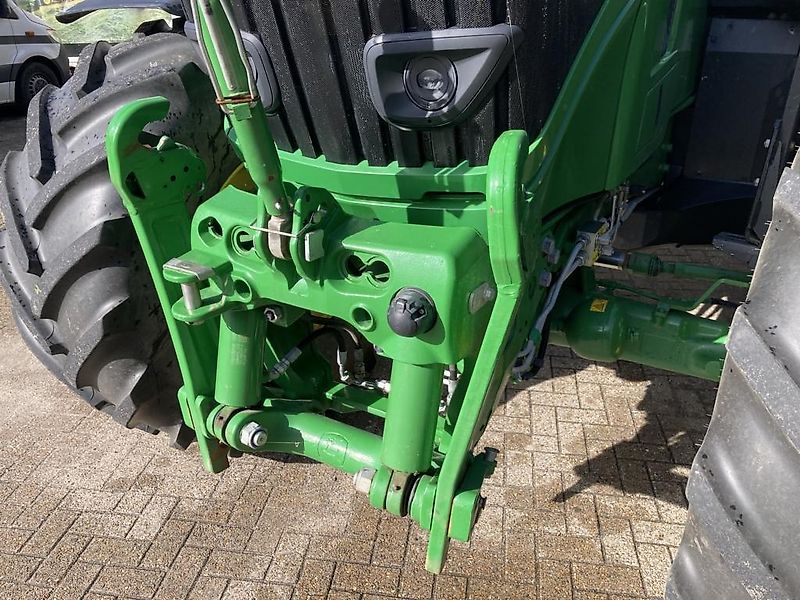 John Deere 6R195 TRAKTOR