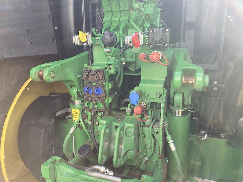 John Deere 6R195 TRAKTOR