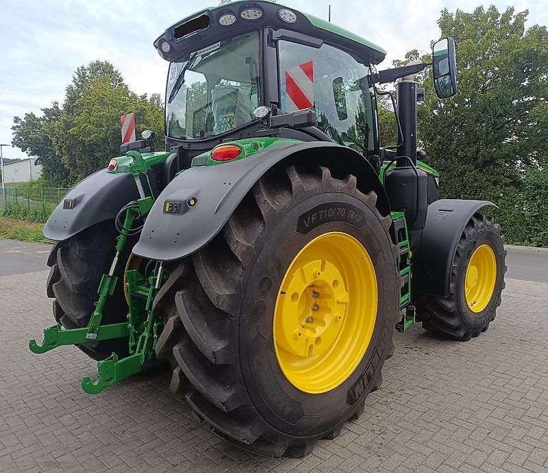 John Deere 6R 250