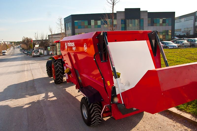 Minos Agri Futtermischwagen T-YYKM 10