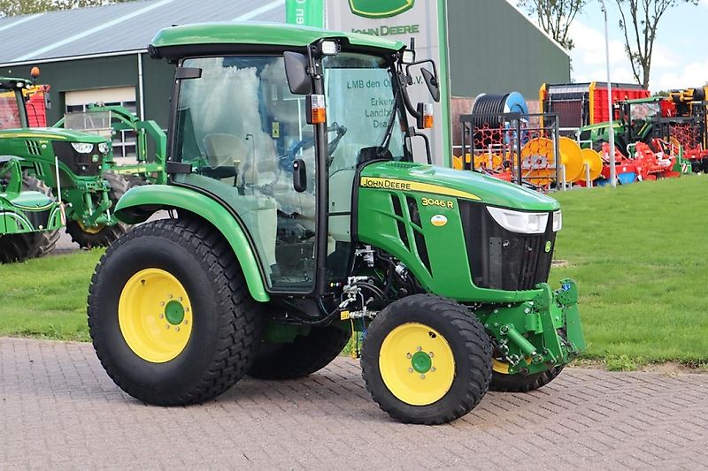 John Deere 3046R TRACTOR