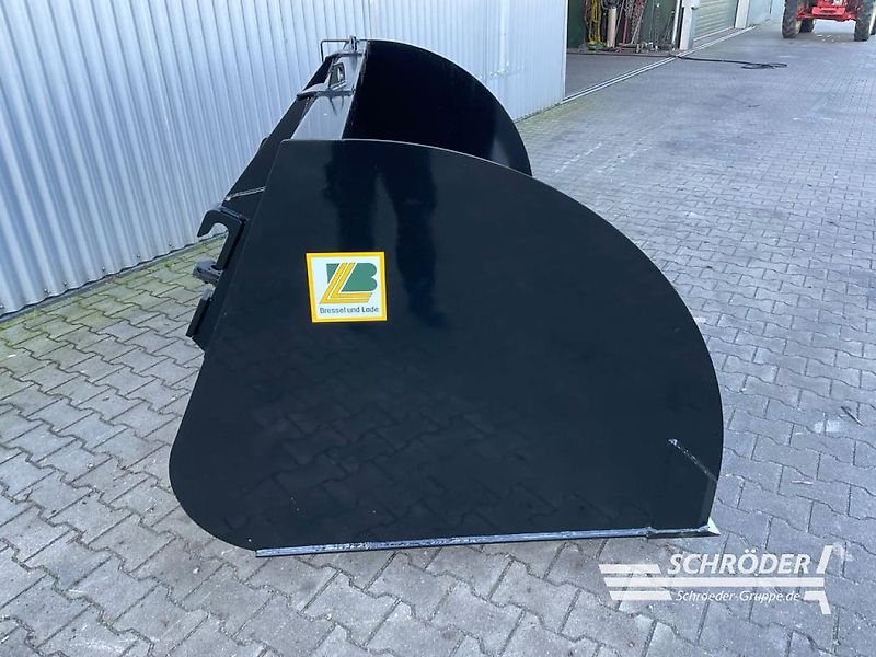 Bressel und Lade GROßVOLUMENSCHAUFEL 2,40 M MERLO ZM2