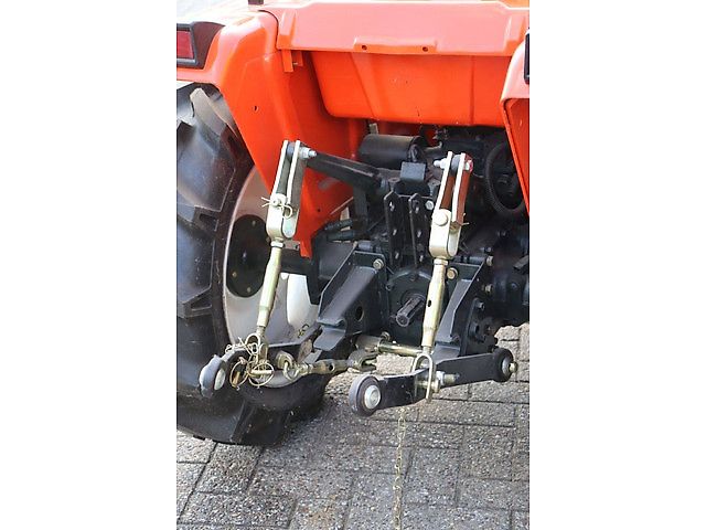 Kubota B1-16 Bulltra