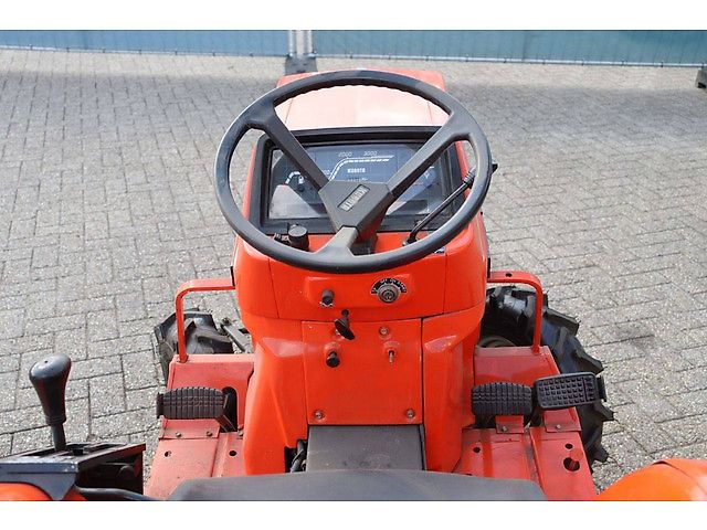 Kubota B1-16 Bulltra