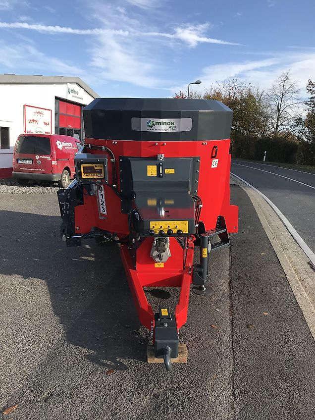 Minos Agri Futtermischwagen T-DYKM 4