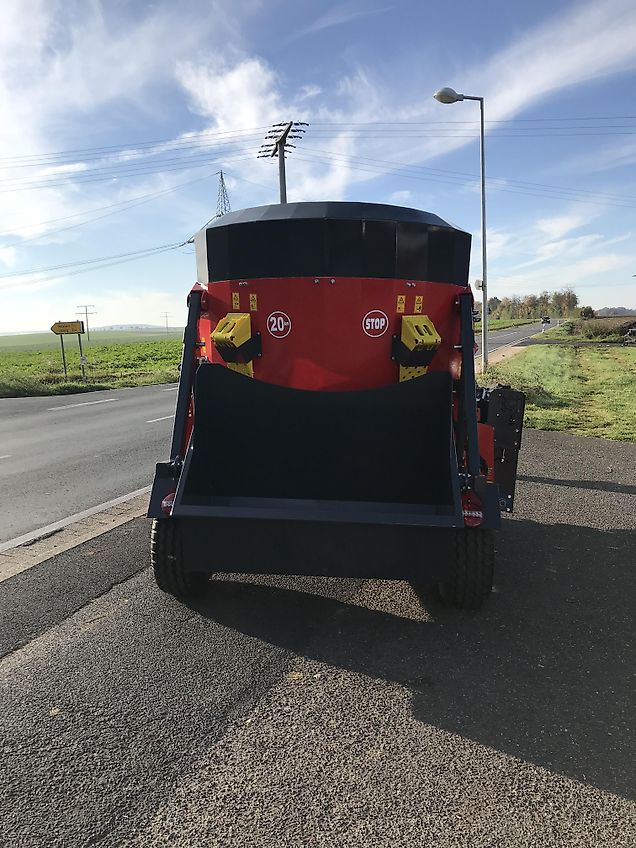 Minos Agri Futtermischwagen T-DYKM 4