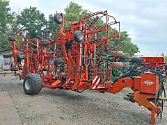 Kuhn GA15021 Schwader Vierkreiselschwader Mittelschwader Krone