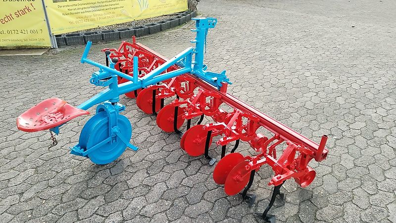 Rau Rau 6 Reihige Heckhacke 50cm Reihenabstand 3,1m Rahmenbreite mit Kulturschutzscheiben Exaktsteuerung im Heck zur optimalen Beikräuterbeseitigung durch Exackthecklenkung