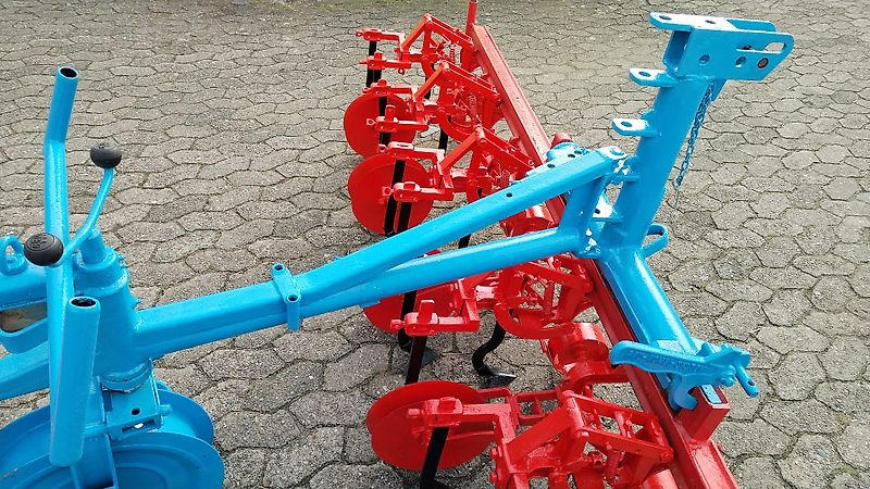 Rau Rau 6 Reihige Heckhacke 50cm Reihenabstand 3,1m Rahmenbreite mit Kulturschutzscheiben Exaktsteuerung im Heck zur optimalen Beikräuterbeseitigung durch Exackthecklenkung