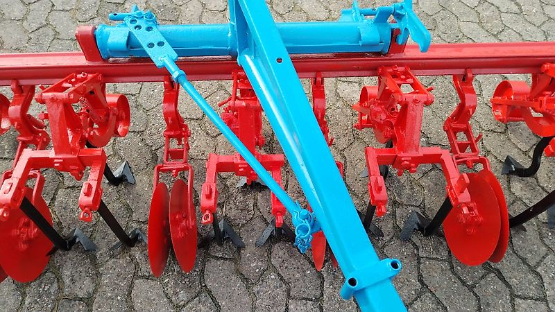 Rau Rau 6 Reihige Heckhacke 50cm Reihenabstand 3,1m Rahmenbreite mit Kulturschutzscheiben Exaktsteuerung im Heck zur optimalen Beikräuterbeseitigung durch Exackthecklenkung