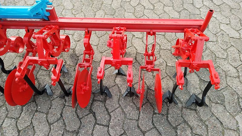 Rau Rau 6 Reihige Heckhacke 50cm Reihenabstand 3,1m Rahmenbreite mit Kulturschutzscheiben Exaktsteuerung im Heck zur optimalen Beikräuterbeseitigung durch Exackthecklenkung