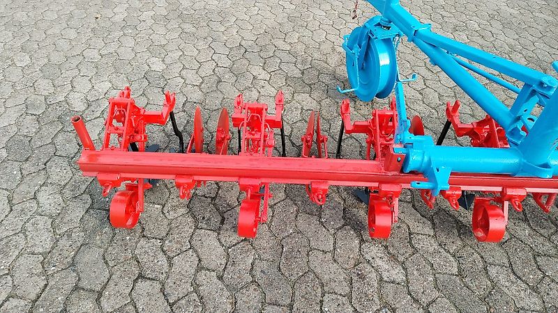 Rau Rau 6 Reihige Heckhacke 50cm Reihenabstand 3,1m Rahmenbreite mit Kulturschutzscheiben Exaktsteuerung im Heck zur optimalen Beikräuterbeseitigung durch Exackthecklenkung