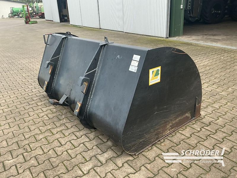 Bressel und Lade GROßVOLUMENSCHAUFEL L 2,40 M | MERLO ZM2