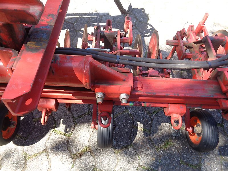 Rau 12 reihig Fronthacke hydraulischer Klapprahmen mit Gänsefußscharen & Hohlscheiben zur Kulturschonung