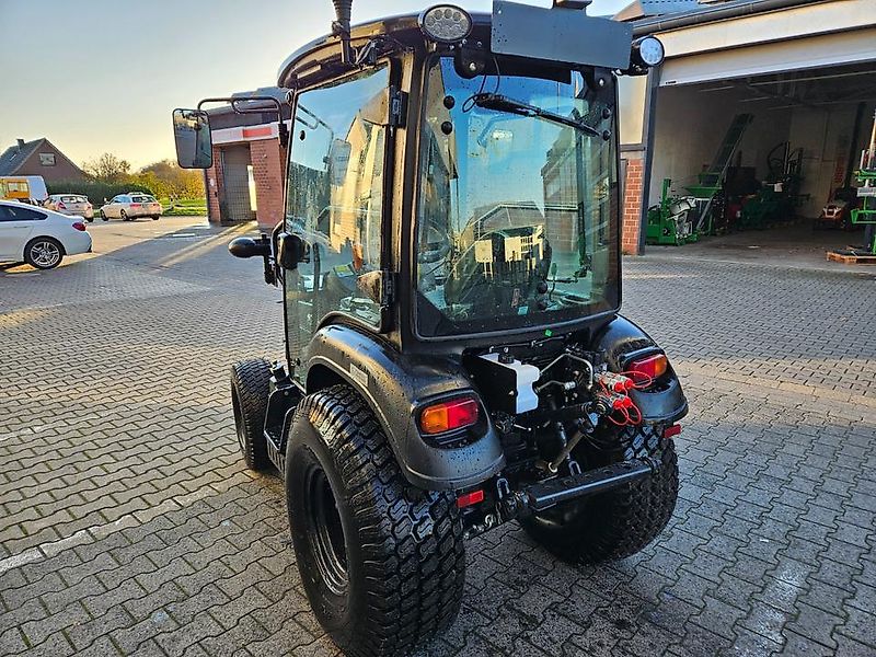 Solis 26 9+9 Panther, mit Kabine und Rasenbereifung Vorführmaschi