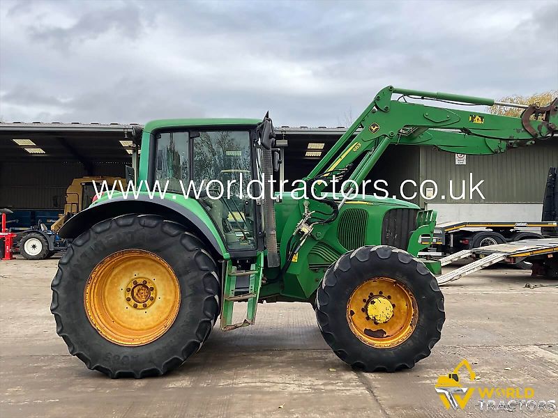 John Deere 6820