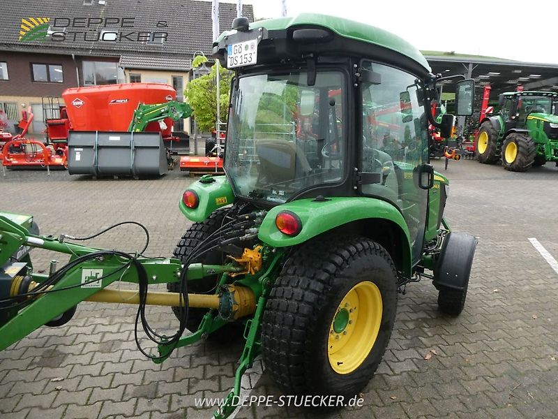 John Deere 3046R