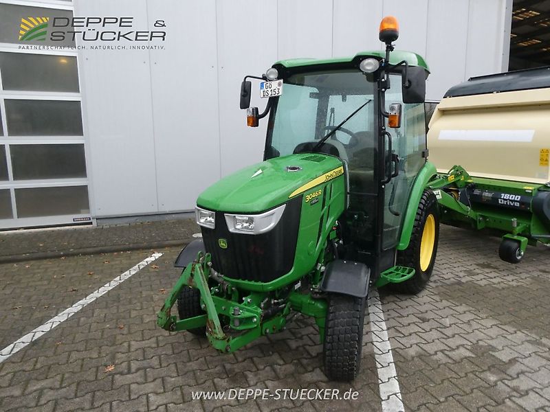 John Deere 3046R