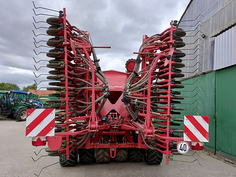 Kverneland Accord U-Drill 6000 Frontreifenpacker