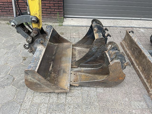 Neuson EZ36 minigraver / centrale smering
