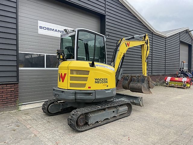 Neuson EZ36 minigraver / centrale smering