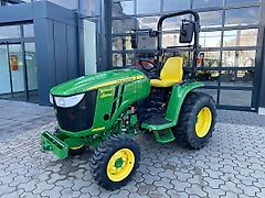 John Deere 3046R
