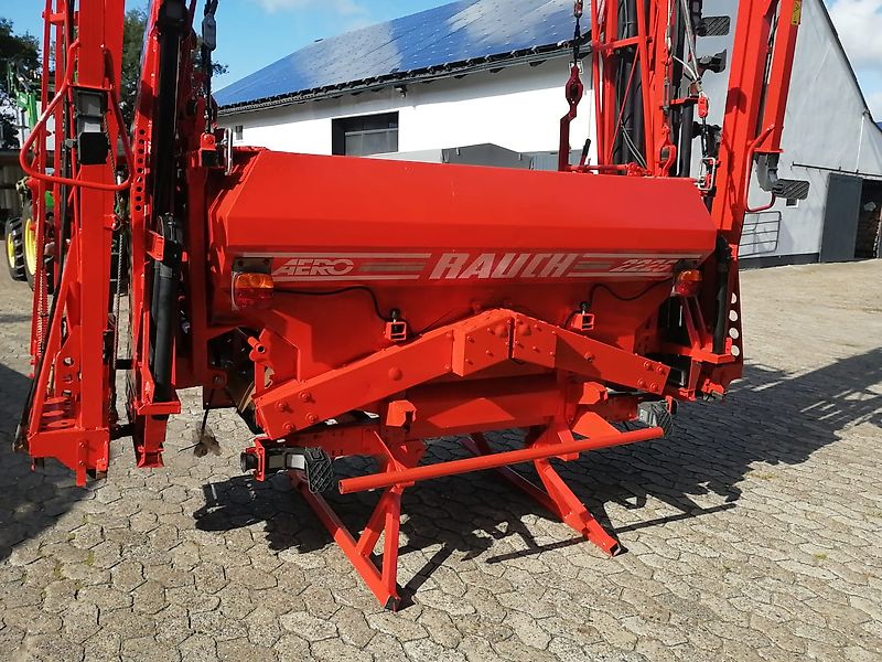 Rauch Kuhn Aero Pneumatikstreuer RAUCH AERO 2224 mit Quantron L&Rauch TS4-6 Bedienterminal elektrischer Steuereinheit 24 m Arbeitsbreite mit 4 fach Teilbreitenstreuer hydraulischer Klappung Pneumatikstreuer mit 1700 Liter Behälter Pneumatikstreuer AERO mit 16 D