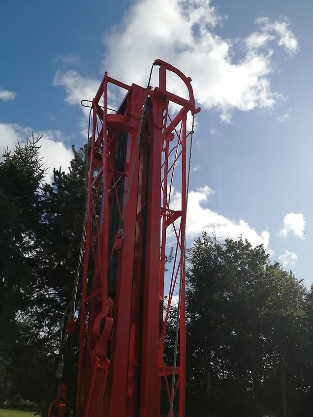 Rauch Kuhn Aero Pneumatikstreuer RAUCH AERO 2224 mit Quantron L&Rauch TS4-6 Bedienterminal elektrischer Steuereinheit 24 m Arbeitsbreite mit 4 fach Teilbreitenstreuer hydraulischer Klappung Pneumatikstreuer mit 1700 Liter Behälter Pneumatikstreuer AERO mit 16 D